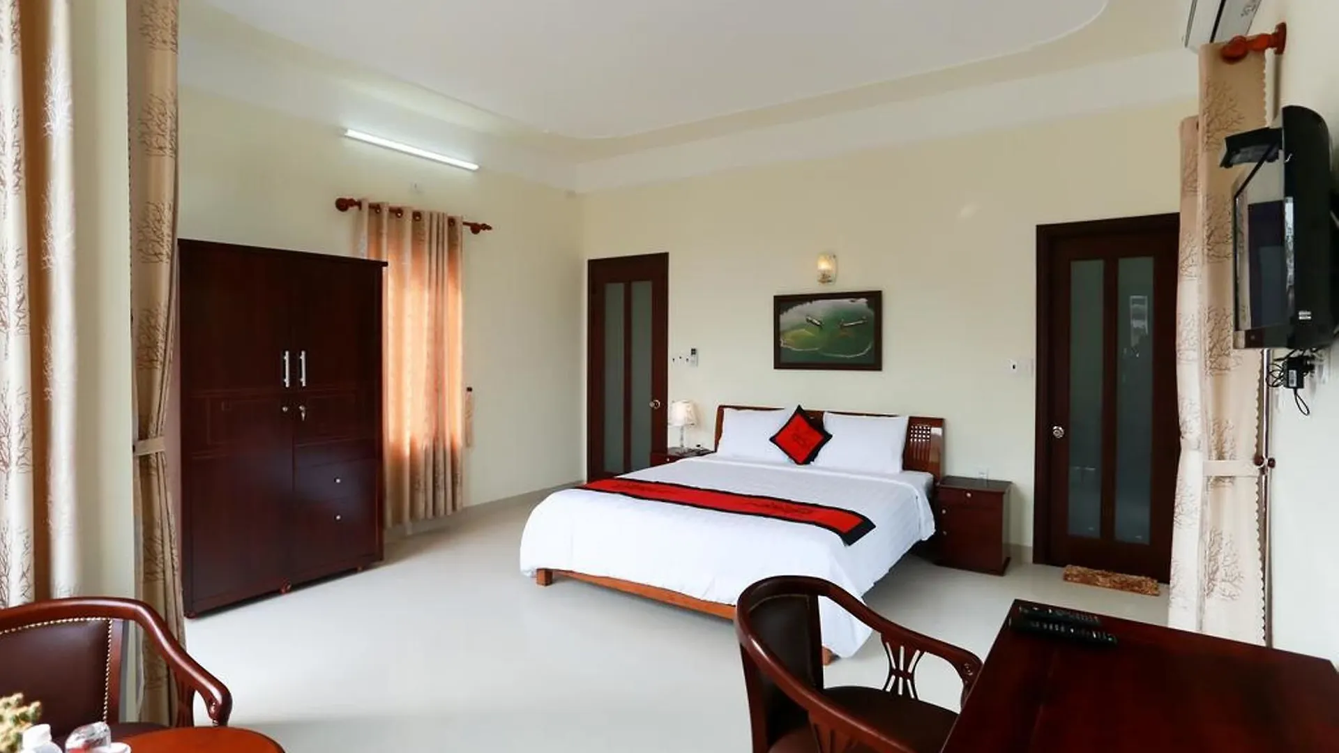 Viet Nhat Homestay Hoi An 2*,