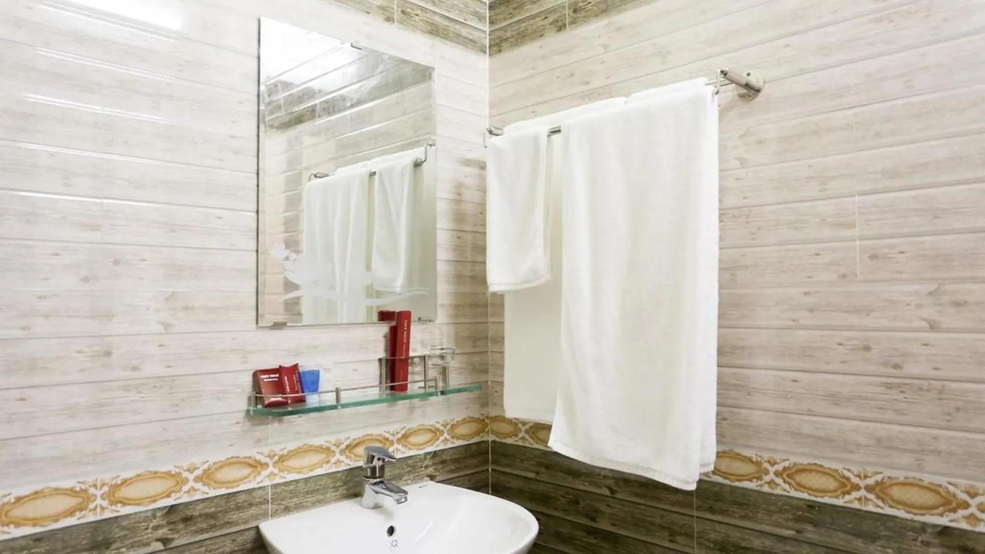 Viet Nhat Homestay Hội An 2*,